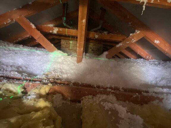 Dvojpodlažný dom v Devínskej Novej Vsi | fúkaná izolácia - zateplenie podkrovia | Dachteam