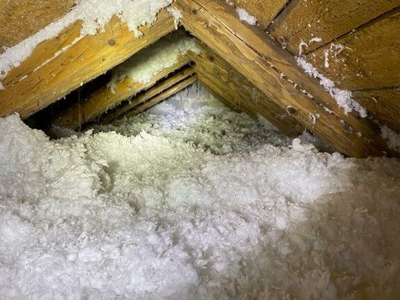 Fúkaná izolácia v malom priestore podkrovia | zateplenie chaty v Kučisfdorskej doline | BigMat Dachteam